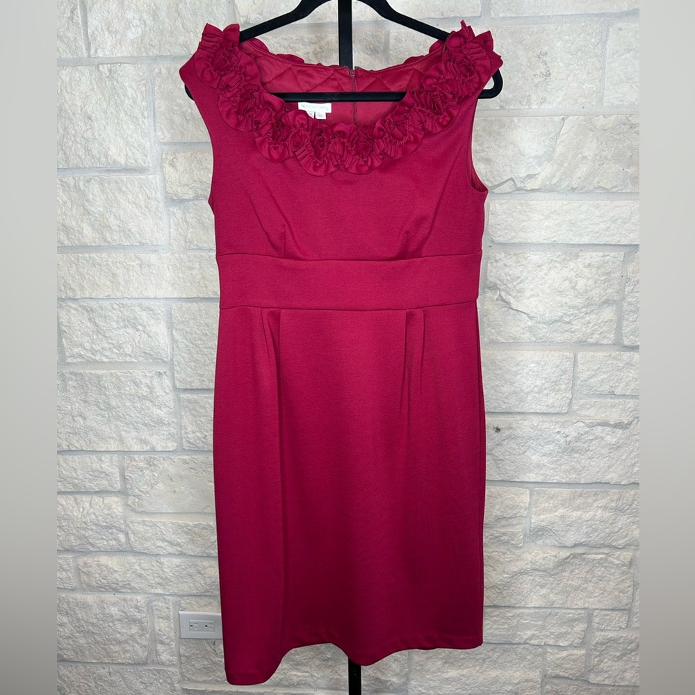 London Times Sheath Dress Size 12 Sleeveless Round Neck trimmed in Rosettes Wine